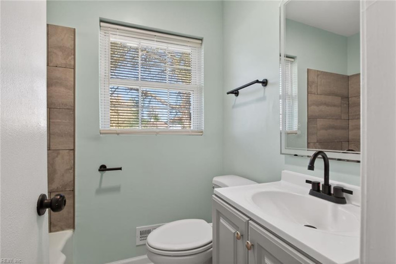 Photo 4 of 30 residential for sale in Virginia Beach virginia