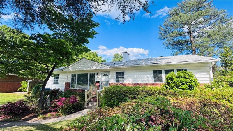 Photo 5 of 30 residential for sale in Virginia Beach virginia