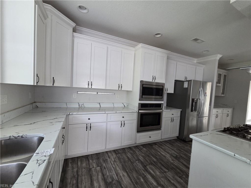 Photo 15 of 43 residential for sale in Hampton virginia
