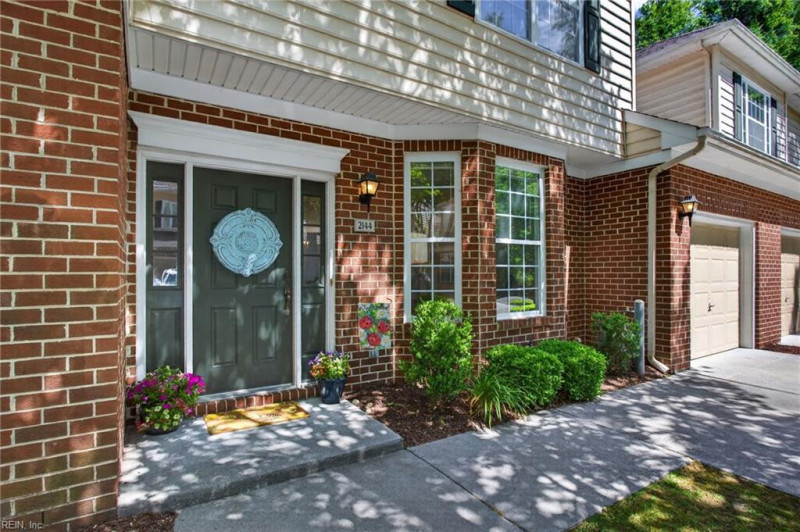 Photo 2 of 34 residential for sale in Virginia Beach virginia