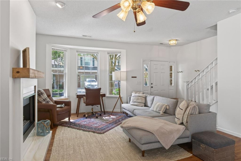 Photo 5 of 34 residential for sale in Virginia Beach virginia
