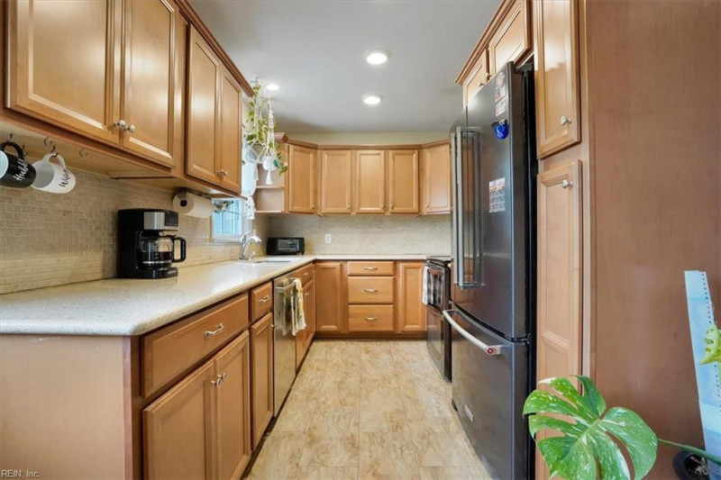 Photo 16 of 39 residential for sale in Norfolk virginia
