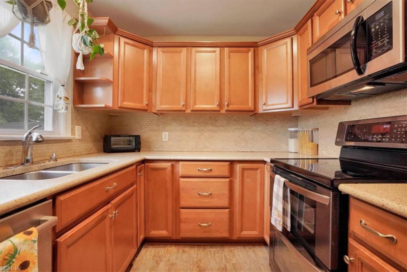 Photo 17 of 39 residential for sale in Norfolk virginia