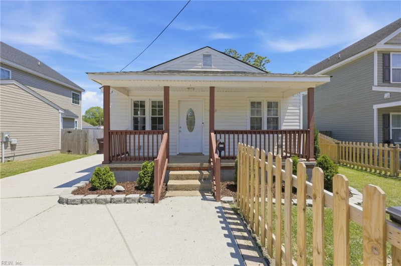 Photo 1 of 36 residential for sale in Chesapeake virginia