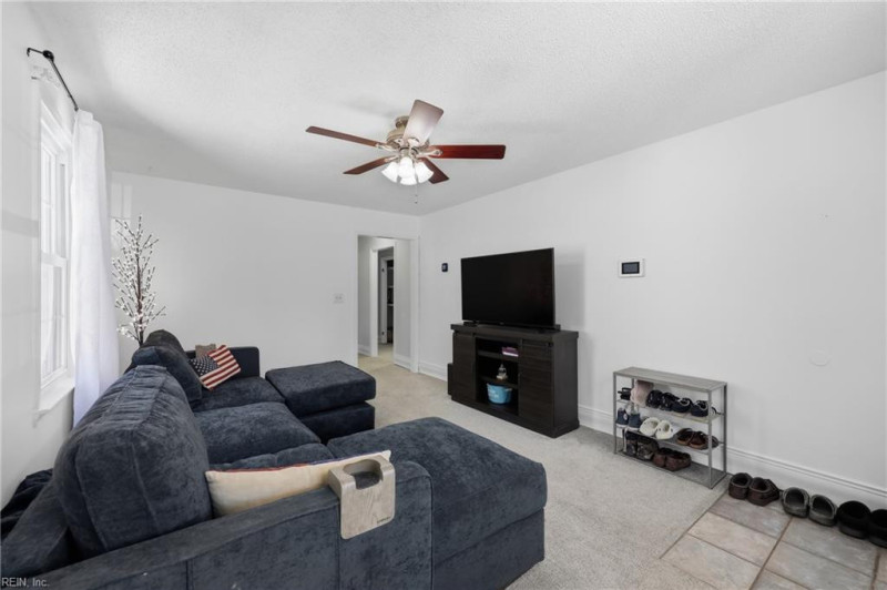Photo 10 of 36 residential for sale in Chesapeake virginia