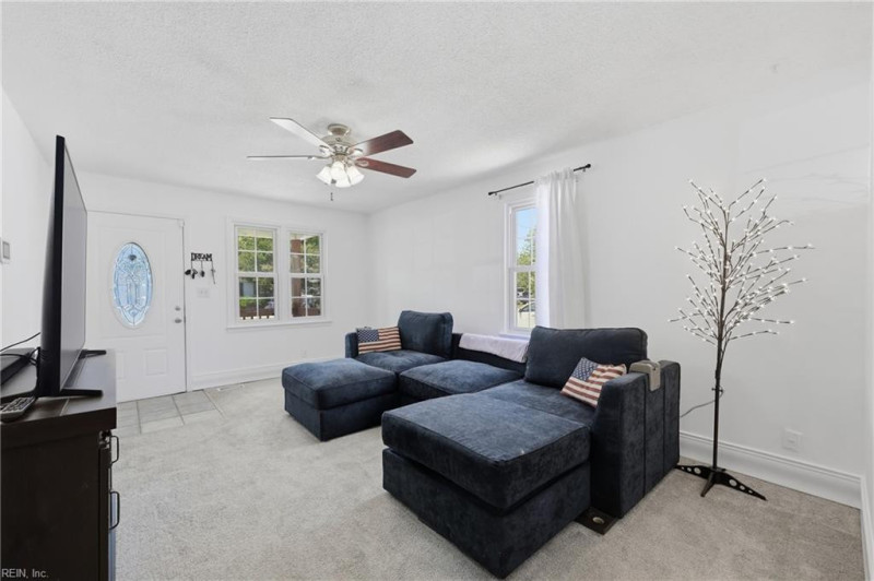 Photo 11 of 36 residential for sale in Chesapeake virginia