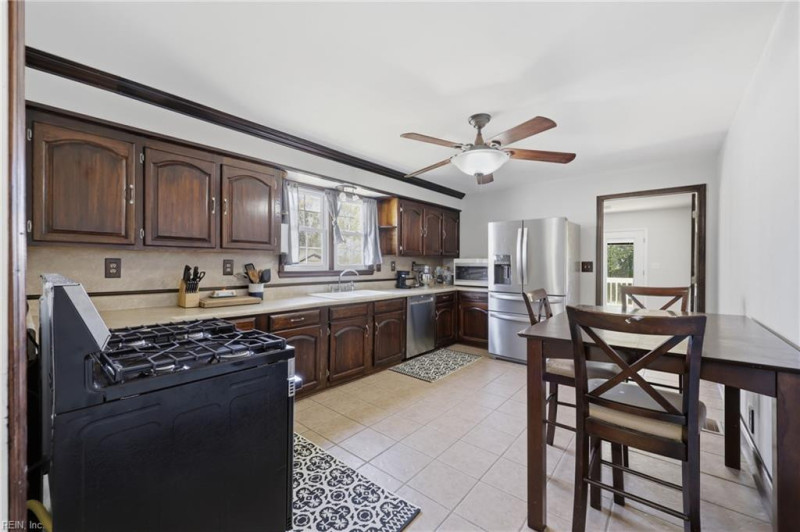 Photo 14 of 36 residential for sale in Chesapeake virginia