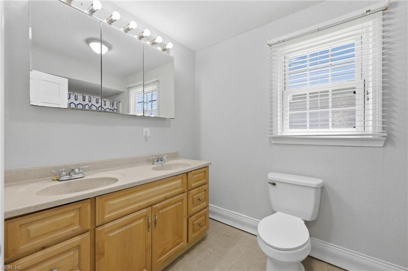 Photo 21 of 36 residential for sale in Chesapeake virginia