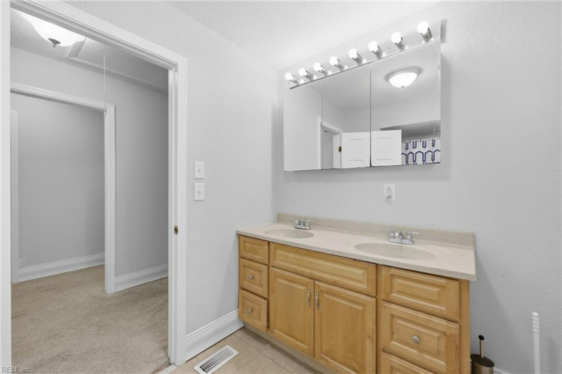 Photo 23 of 36 residential for sale in Chesapeake virginia