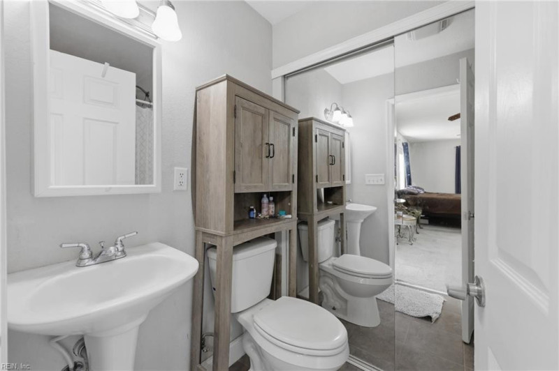 Photo 27 of 36 residential for sale in Chesapeake virginia