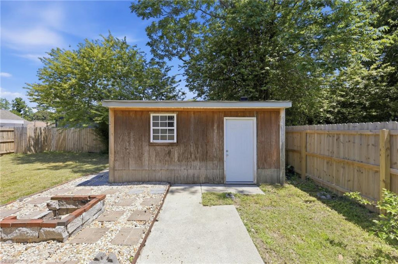 Photo 32 of 36 residential for sale in Chesapeake virginia
