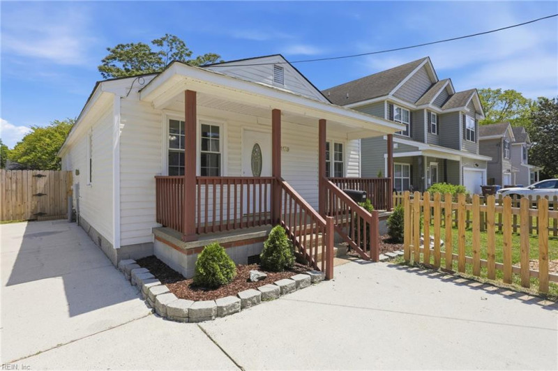 Photo 4 of 36 residential for sale in Chesapeake virginia