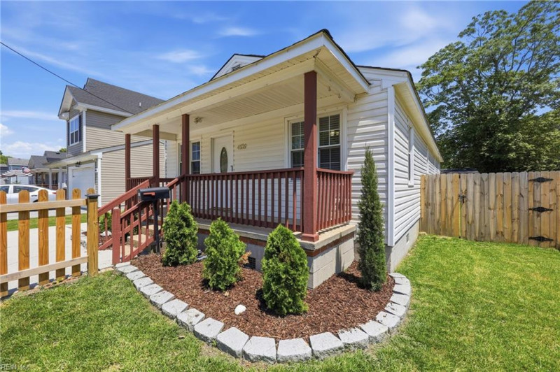 Photo 5 of 36 residential for sale in Chesapeake virginia