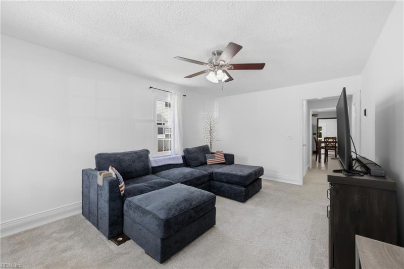Photo 8 of 36 residential for sale in Chesapeake virginia