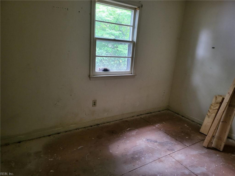 Photo 13 of 30 residential for sale in Hampton virginia