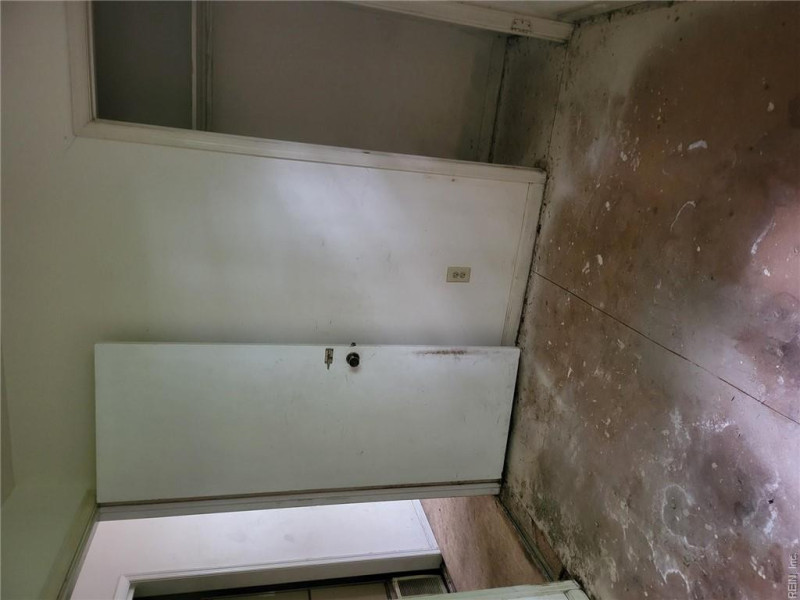 Photo 14 of 30 residential for sale in Hampton virginia
