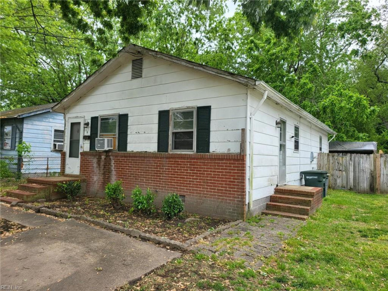 Photo 2 of 30 residential for sale in Hampton virginia