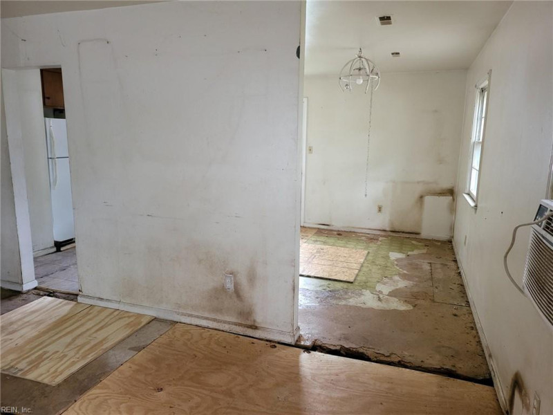 Photo 6 of 30 residential for sale in Hampton virginia