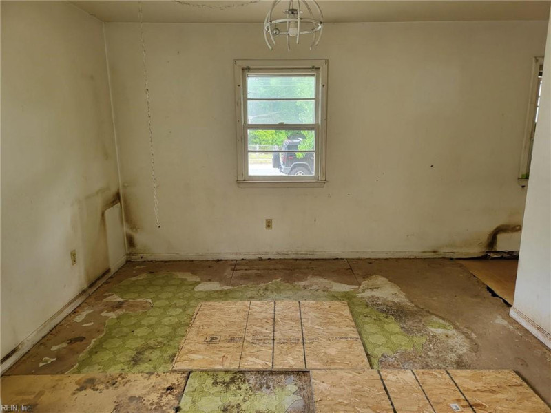 Photo 7 of 30 residential for sale in Hampton virginia