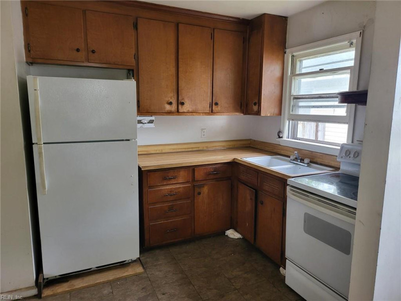 Photo 8 of 30 residential for sale in Hampton virginia