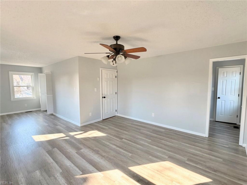 Photo 13 of 36 residential for sale in Virginia Beach virginia