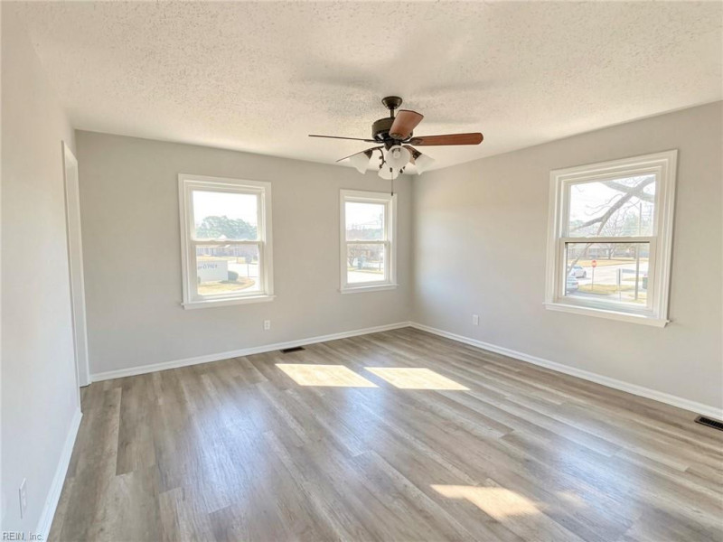 Photo 14 of 36 residential for sale in Virginia Beach virginia