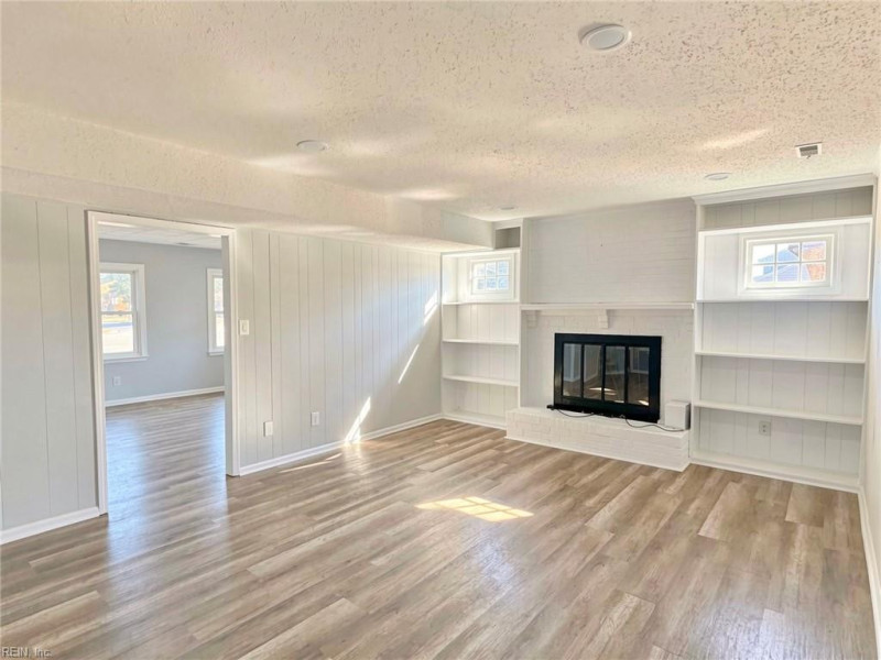 Photo 4 of 36 residential for sale in Virginia Beach virginia