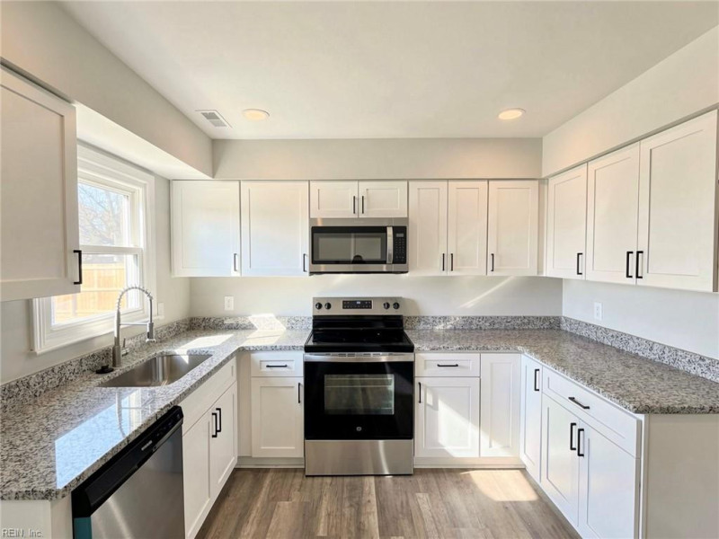 Photo 8 of 36 residential for sale in Virginia Beach virginia