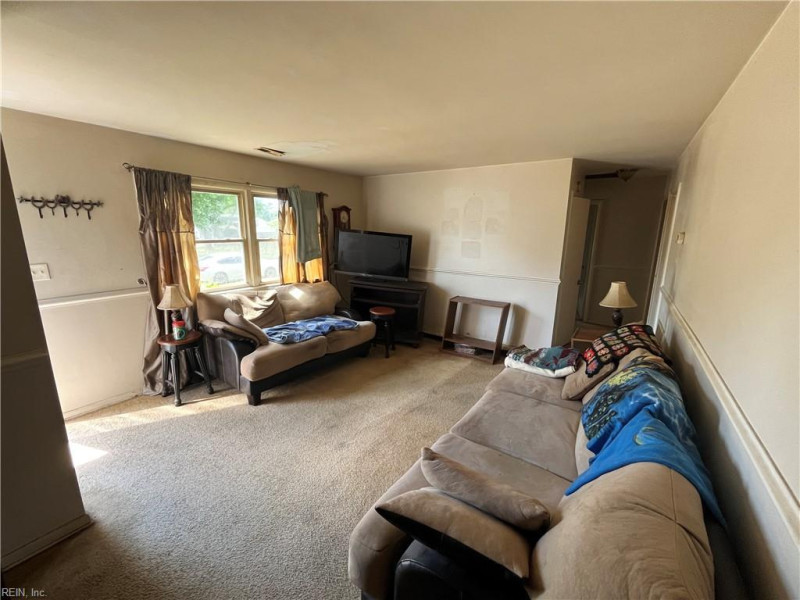 Photo 4 of 11 residential for sale in Hampton virginia