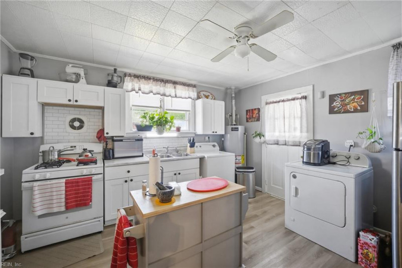 Photo 11 of 24 residential for sale in Portsmouth virginia