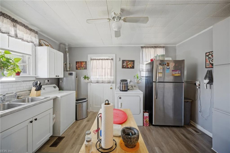 Photo 13 of 24 residential for sale in Portsmouth virginia