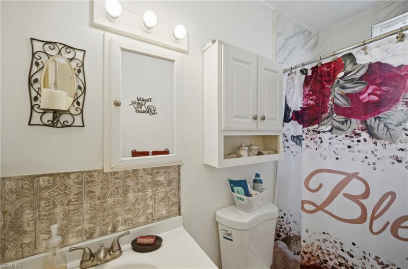 Photo 15 of 24 residential for sale in Portsmouth virginia