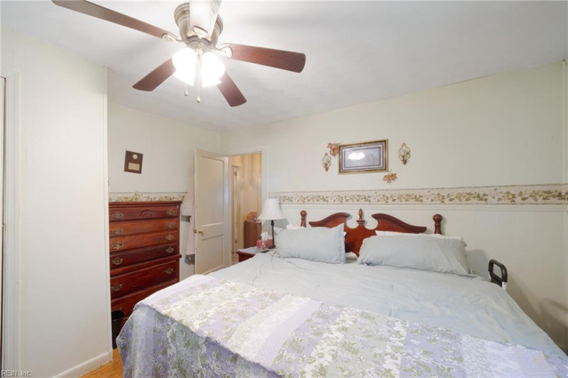 Photo 19 of 24 residential for sale in Portsmouth virginia
