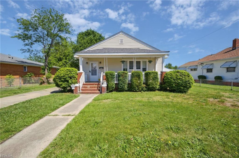 Photo 3 of 24 residential for sale in Portsmouth virginia