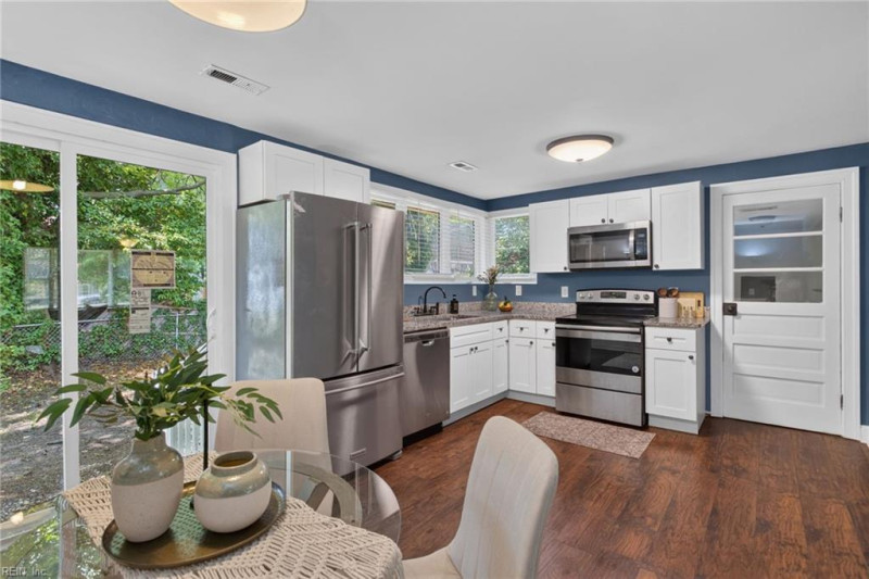 Photo 11 of 27 residential for sale in Norfolk virginia