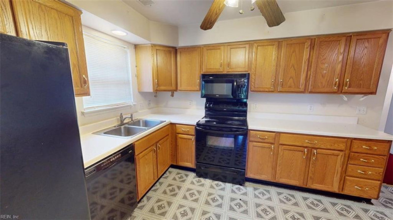 Photo 13 of 50 residential for sale in Suffolk virginia