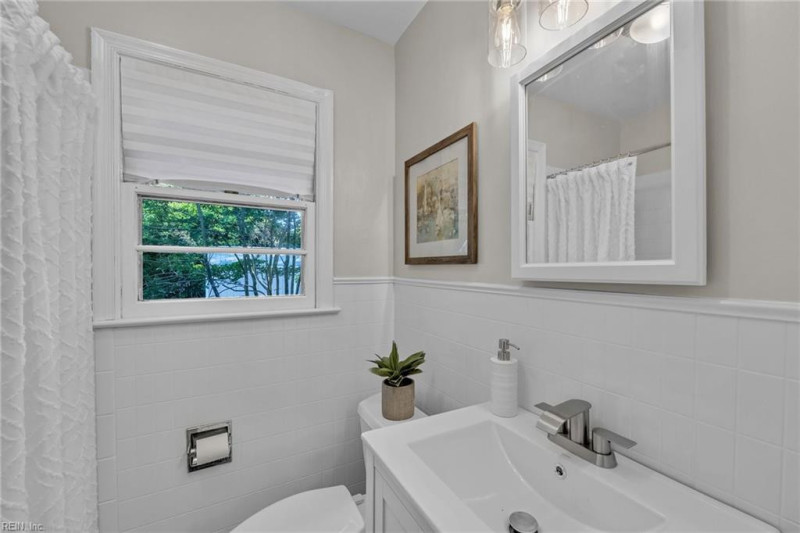 Photo 16 of 34 residential for sale in Newport News virginia