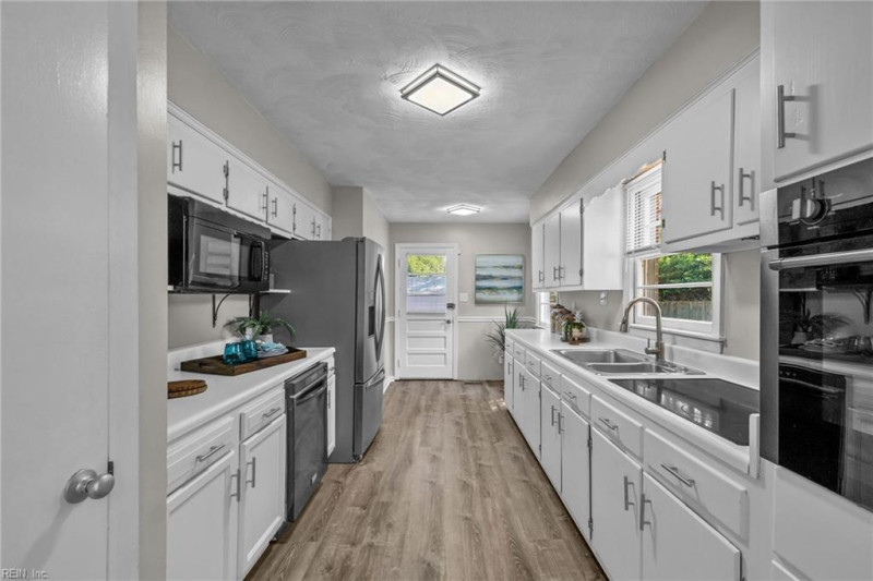 Photo 9 of 34 residential for sale in Newport News virginia