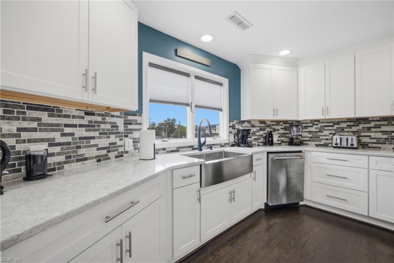 Photo 10 of 44 residential for sale in Virginia Beach virginia