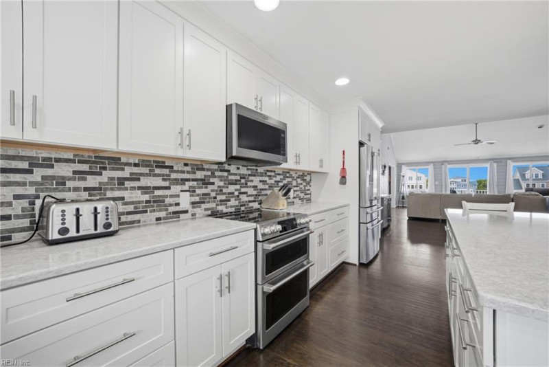 Photo 11 of 44 residential for sale in Virginia Beach virginia