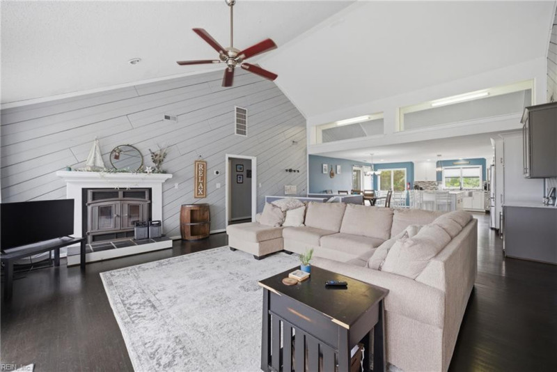 Photo 19 of 44 residential for sale in Virginia Beach virginia