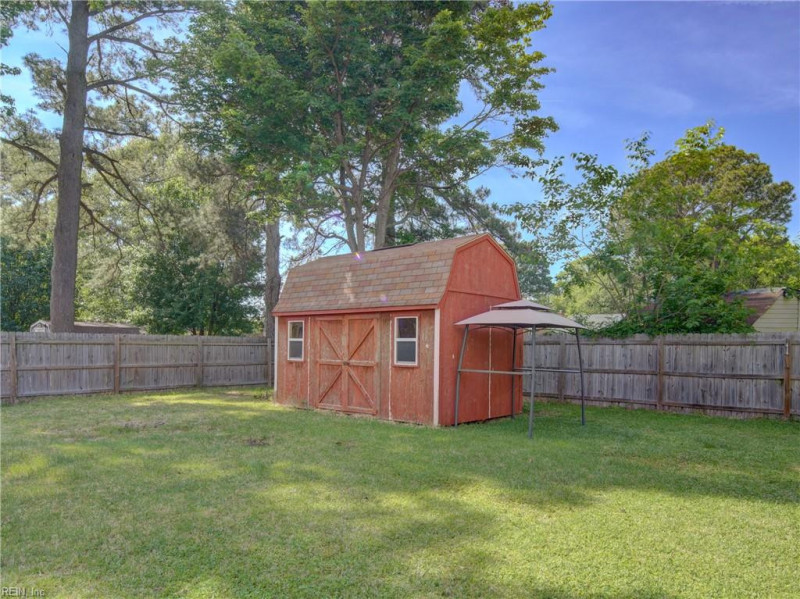 Photo 10 of 33 residential for sale in Portsmouth virginia