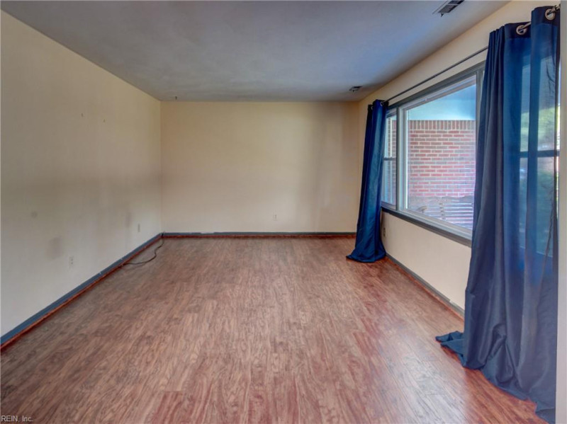 Photo 15 of 33 residential for sale in Portsmouth virginia