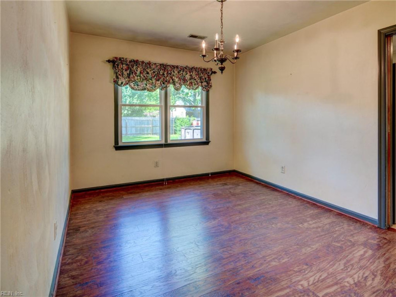 Photo 17 of 33 residential for sale in Portsmouth virginia