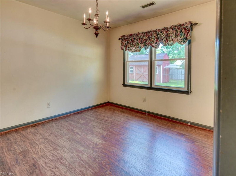 Photo 18 of 33 residential for sale in Portsmouth virginia