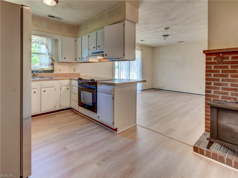 Photo 19 of 33 residential for sale in Portsmouth virginia