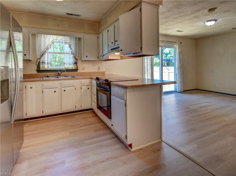 Photo 20 of 33 residential for sale in Portsmouth virginia