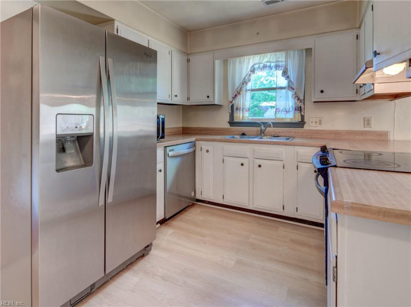 Photo 21 of 33 residential for sale in Portsmouth virginia