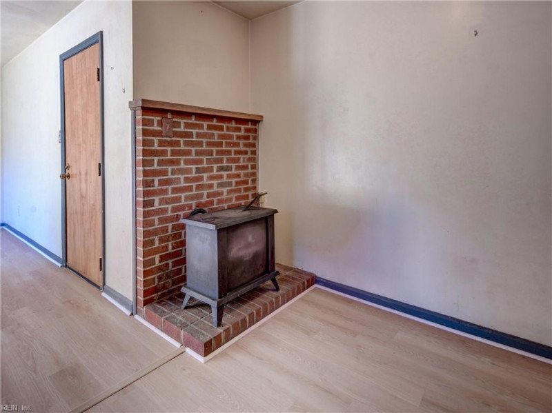 Photo 22 of 33 residential for sale in Portsmouth virginia