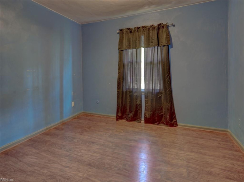 Photo 30 of 33 residential for sale in Portsmouth virginia